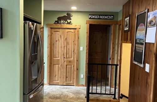 Sandpoint House | Remodeled woodland oasis for those who want it all