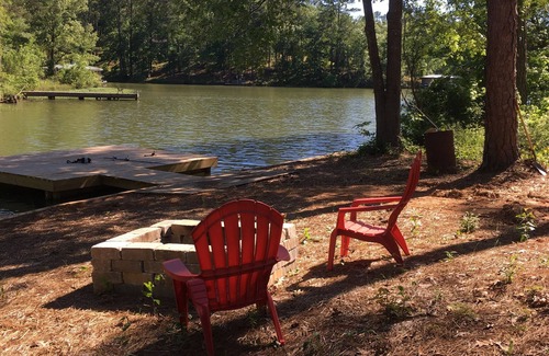 Milledgeville Cabin | Remote Lake Sinclair cove DISCOUNTED summer rates!
