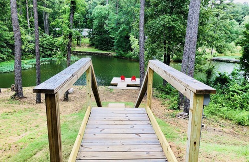 Milledgeville Cabin | Remote Lake Sinclair cove DISCOUNTED summer rates!
