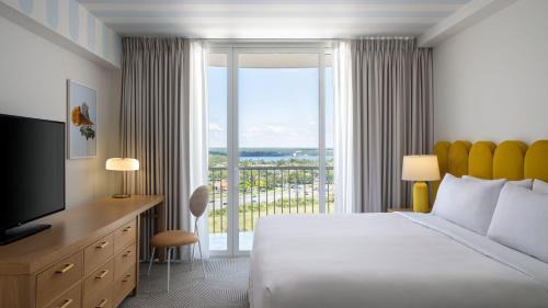 Lake Buena Vista Hotel | Renaissance Orlando Resort - Disney Springs Area