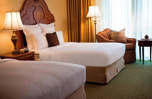 South Tulsa Hotel | Renaissance Tulsa Hotel & Convention Center