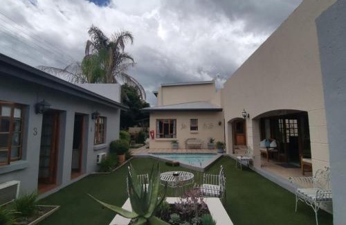 Douglas House | Rene's Guesthouse