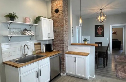 Bryant House | Reno'd 5Pts Buffalo Gem - Parking/Walkable with WiFi and AC