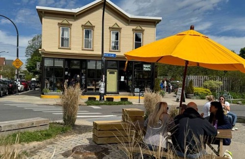 Bryant House | Reno'd 5Pts Buffalo Gem - Parking/Walkable with WiFi and AC