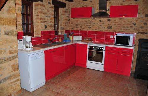 Sainte-Alvere Cottage | Renovated Farmhouse With Pool