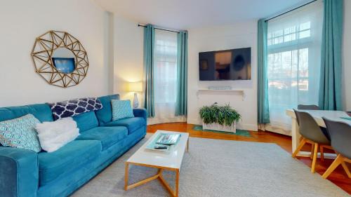 Brookline Apartment | Renovated 1bed, Steps To Mbta, Shops & Restaurants