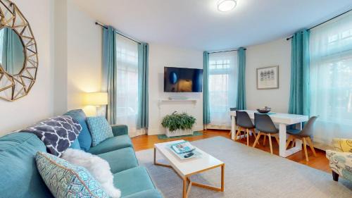 Brookline Apartment | Renovated 1bed, Steps To Mbta, Shops & Restaurants