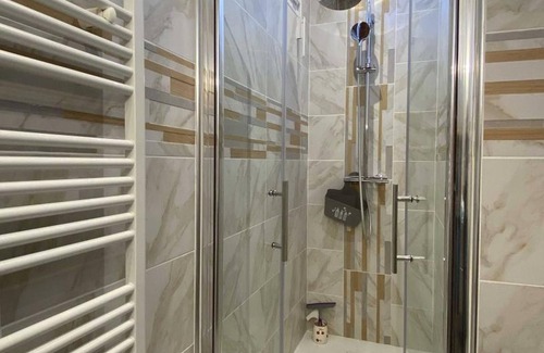 La Chapelle d'Audaine Apartment | Renovated 2022 semi-detached house, private garden and terrace, near Bagnoles de l'Orne