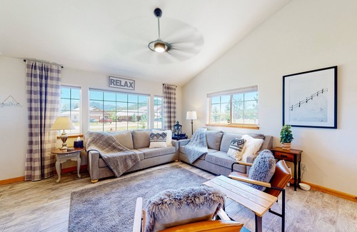 Lake Hatcher Park House | Renovated 2023, Dog-friendly & close to the lake