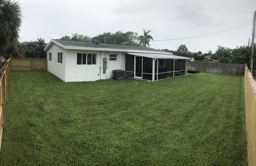 Boca Raton House | Renovated 4 Bedroom East Boca House, Walk to Everything!