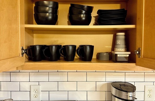 Walterhill House | Renovated 4BR w/2 Kitchens, Garage +Fenced Yard, Relocation & Extended Stays