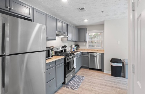 Marietta House | Renovated 5BD Townhome; 2 Minutes from Serene Marietta Square Highlights