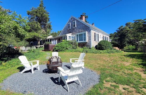 Wellfleet House | Renovated 5BD-Walk to Uncle Tim's Bridge, Hot Tub, Fire Pit, Screen Porch & A/C