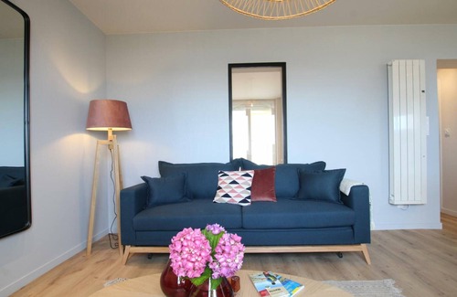 Barneville-Carteret Apartment | Renovated apartment with parking, sea view, services included in Barneville-Carteret