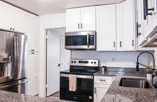 Durham Apartment | ★Renovated Apartment 6 Minutes from Duke Hospital★