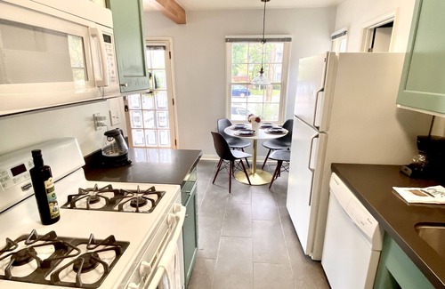 Middletown House | Renovated Blue Cottage 5 mins from Downtown San Diego