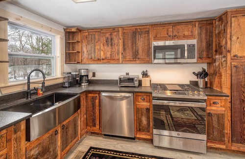 Twin Mountain Cabin | Renovated Cabin On River|Bretton Woods| Mt. Washington|Fishing+Hiking| Fire pit|