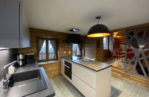 Hauteluce Ski Chalet | Renovated Chalet near Hauteluce - 7 ppl, 3 BR, Parking, Fireplace, Modern Amenities