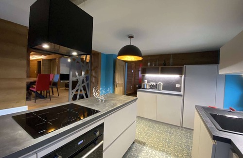 Hauteluce Ski Chalet | Renovated Chalet near Hauteluce - 7 ppl, 3 BR, Parking, Fireplace, Modern Amenities