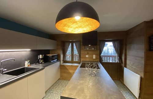 Hauteluce Ski Chalet | Renovated Chalet near Hauteluce - 7 ppl, 3 BR, Parking, Fireplace, Modern Amenities