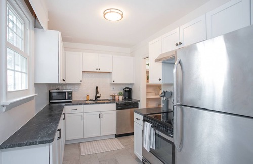 West End Condo | Renovated condo located in the center of Nashville near downtown in West End.