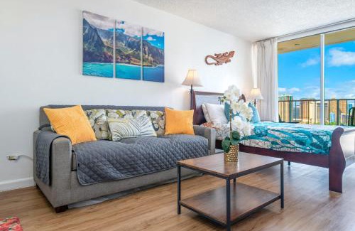 Waikiki House | Renovated Condo Near Waikiki Beach