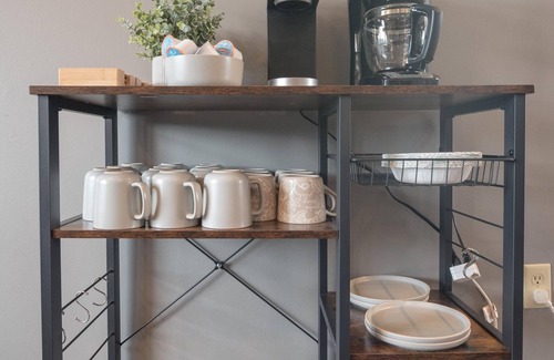 Nashville Condo | Renovated condo overlooking downtown Nashville. Steps to dining, shopping!