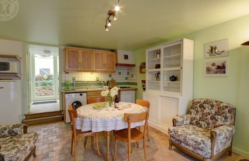 Montagny Cottage | Renovated cottage with terrace and wifi, near trails