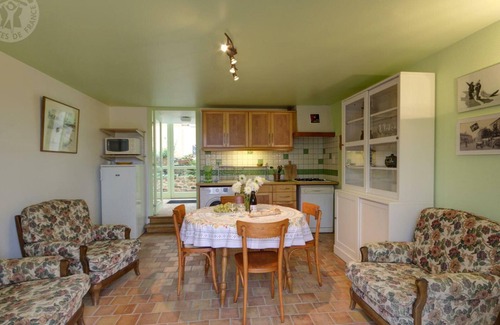 Montagny Cottage | Renovated cottage with terrace and wifi, near trails