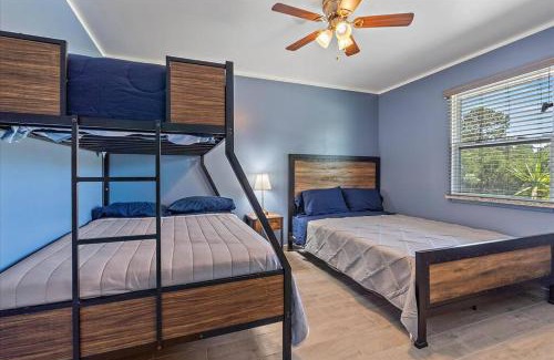 Englewood East Apartment | Renovated, Cozy 2 Bedroom