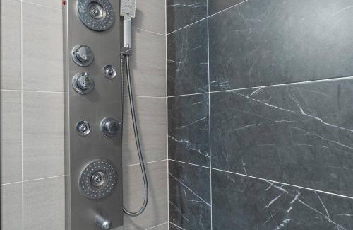 Englewood East Apartment | Renovated, Cozy 2 Bedroom