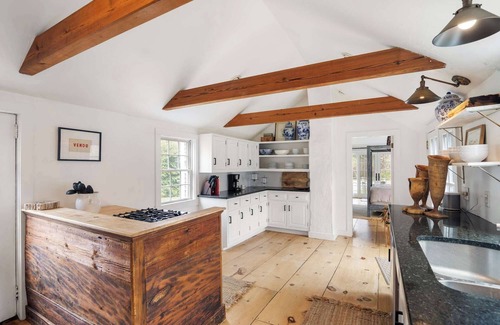 West Barnstable House | Renovated Cozy Cabin 5 Min to Beach!