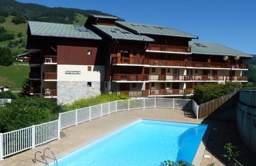 Areches Apartment | Renovated Cozy Apartment for 4-5 People with Pool Access