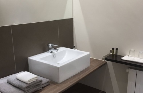 Massiac House | RENOVATED FARMHOUSE 26 PERS HEATED POOL