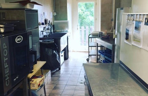 Massiac House | RENOVATED FARMHOUSE 26 PERS HEATED POOL