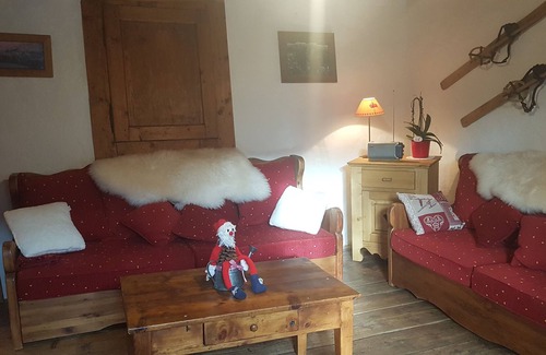 Queige Ski Chalet | Renovated farmhouse near Les Saisies 7 people 3 bedrooms