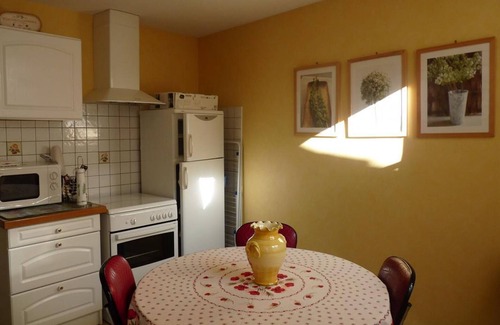 Ferrieres-sur-Sichon Cottage | Renovated house with patio, pets allowed in Ferrières-sur-Sichon, near Vichy