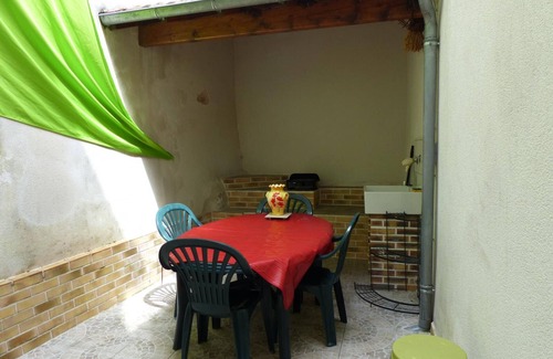 Ferrieres-sur-Sichon Cottage | Renovated house with patio, pets allowed in Ferrières-sur-Sichon, near Vichy