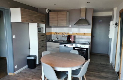 Prapoutel Apartment | Renovated 2BR Cabin Apartment Near Ski Lifts and Shops, Sleeps 6