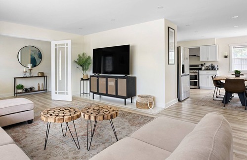 Indianapolis House | Renovated Home | Game Room | Washer/Dryer