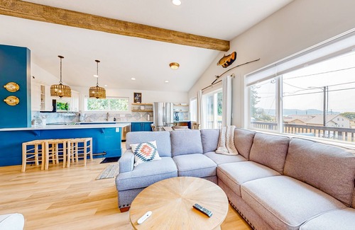 Bay City House | Renovated home with wood stove, water views, & expansive balcony - dog ok