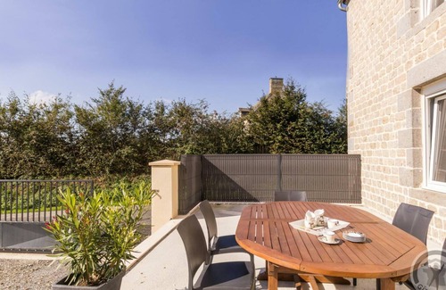 Beslon Cottage | Renovated house with terrace and garden in Villedieu les Poêles