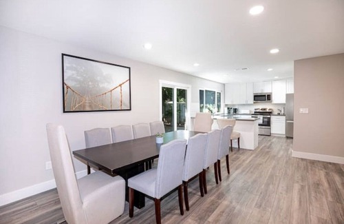 Sacramento House | Renovated Interior 4 Bedroom/2 Bath