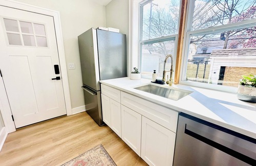 Lakewood House | Renovated Modern Sunset Vibes townhome by Downtown CLE with AC Hot Tub