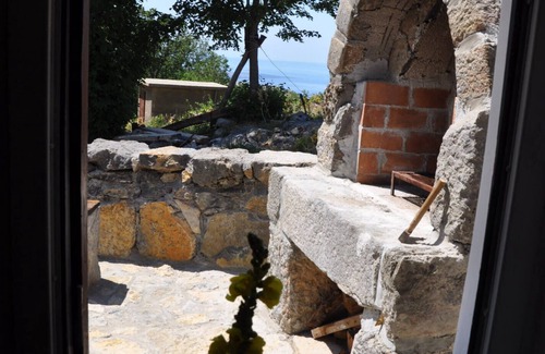 Prizna Cottage | Renovated old stonemaid mountain house jet just 20 min from the beach