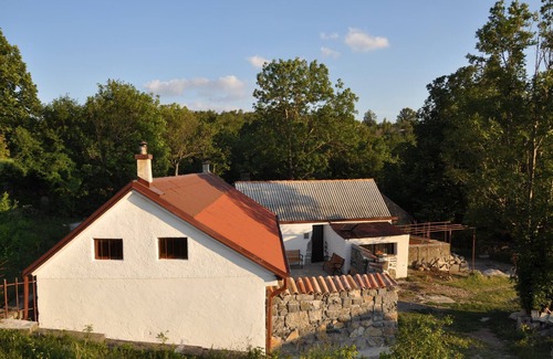 Prizna Cottage | Renovated old stonemaid mountain house jet just 20 min from the beach