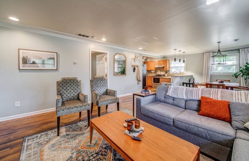 Hapeville House | Renovated Ranch House in Walkable Historic Neighborhood
