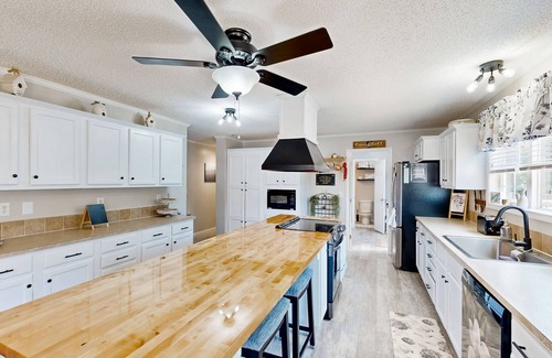 Orangeburg County House | Renovated retreat with a private pool, hot tub, and endless outdoor adventures