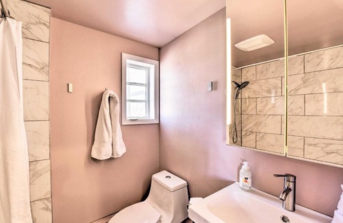 Buena Vista House | Renovated Rocky Mountain Cottage Walk to Main St!