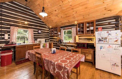 Farmington Cabin | Renovated & rustic cozy cabin with large yard, close to Ohiopyle